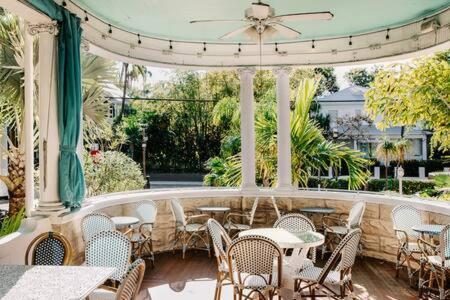 Deluxe Queen At The Curry Mansion - Parking & Heated Pool! 基韋斯特 外观 照片
